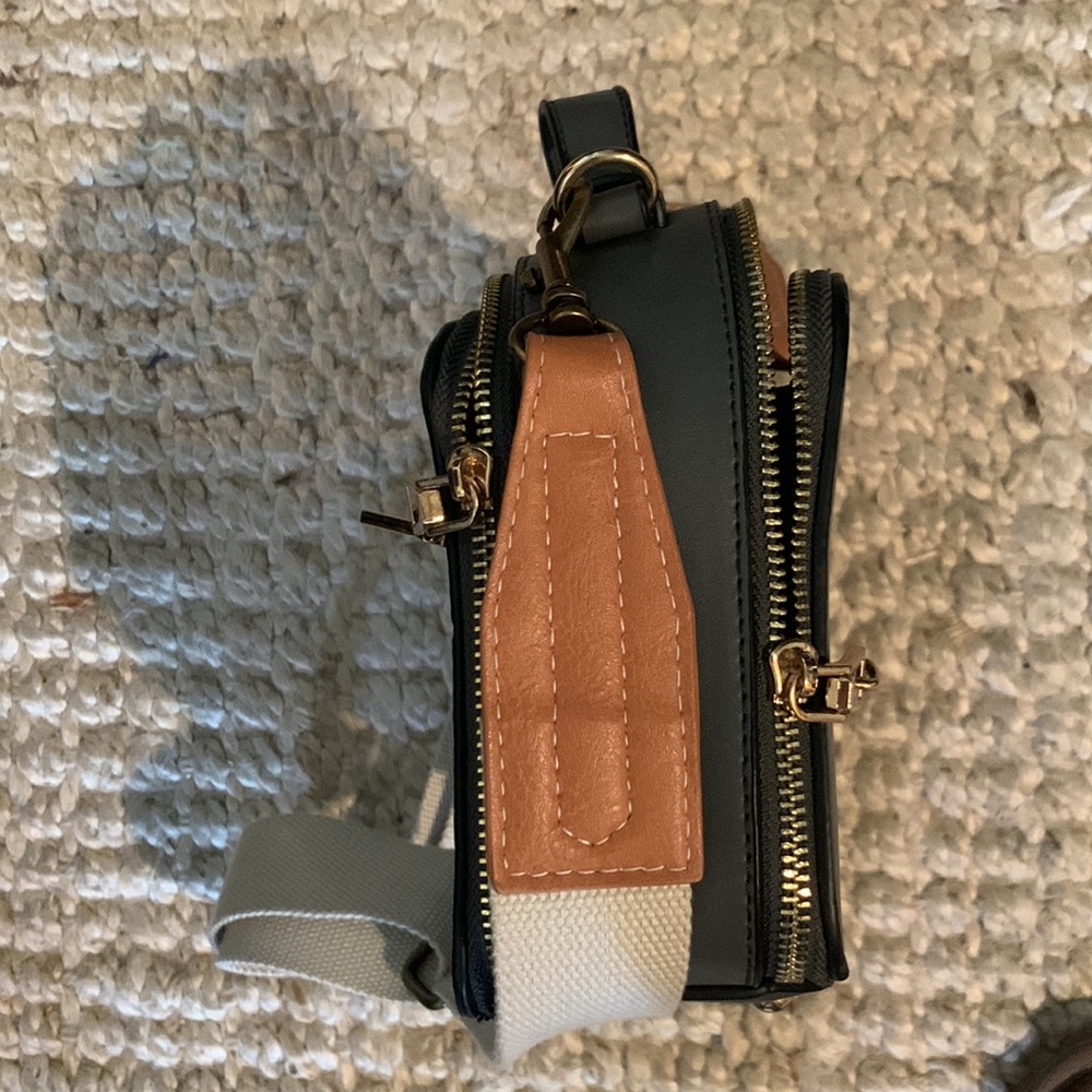 Camera crossbody - Picture 4 of 9